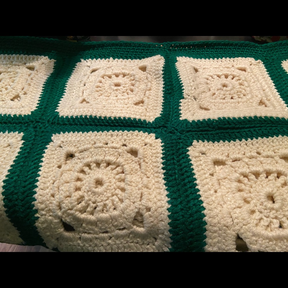 Handmade throw - Picture 3 of 3